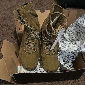 OAKLEY LIGHT ASSAULT BOOT 2 US PATRIOT COYOTE BROWN SIZE 8.5